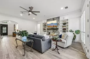2926 Quincannon Ln, Houston, TX 77043 - Photo 9