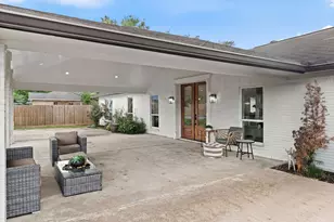 8800 Brae Acres Rd, Houston, TX 77074 - Photo 7