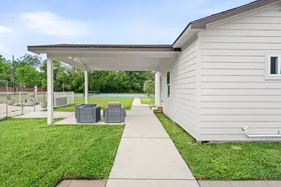 8800 Brae Acres Road, Houston, TX 77074 - Photo 41