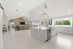 8800 Brae Acres Rd, Houston, TX 77074 - Photo 11