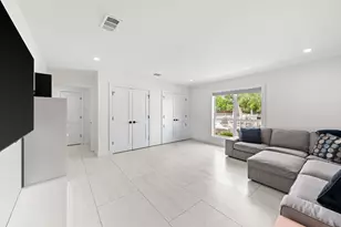 8800 Brae Acres Rd, Houston, TX 77074 - Photo 35