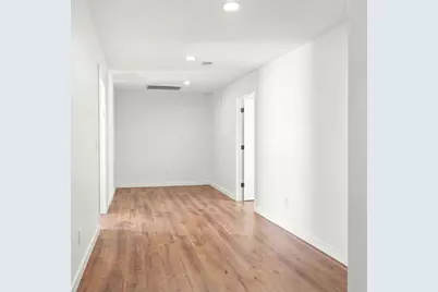 8800 Brae Acres Road, Houston, TX 77074 - Photo 29