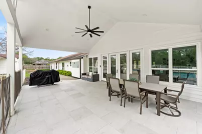 8800 Brae Acres Road, Houston, TX 77074 - Photo 37
