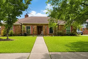 423 Woodvine Dr, El Lago, TX 77586 - Photo 1