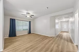 802 W Sealy St, Alvin, TX 77511 - Photo 5