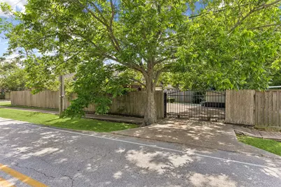 802 W Sealy Street, Alvin, TX 77511 - Photo 25