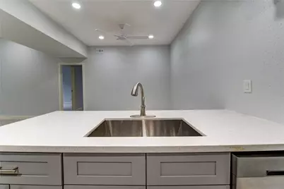 11711 Memorial Drive #534, Houston, TX 77024 - Photo 19