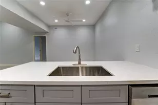 11711 Memorial Dr, Houston, TX 77024 - Photo 19