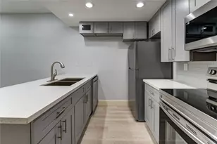 11711 Memorial Dr, Houston, TX 77024 - Photo 17
