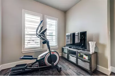 423 T C Jester Boulevard, Houston, TX 77007 - Photo 27