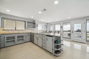 120 Quayside Dr, Tiki Island, TX 77554 - Photo 5