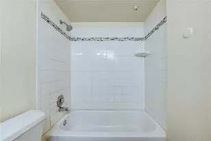 10811 Richmond Ave, Houston, TX 77042 - Photo 27