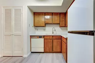 10811 Richmond Ave, Houston, TX 77042 - Photo 17