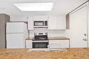 7716 Challie Ln, Houston, TX 77088 - Photo 7