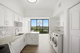 1111 Bering Dr, Houston, TX 77057 - Photo 9