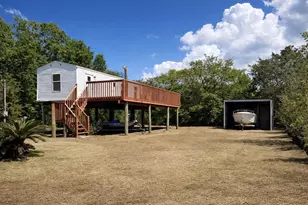 613 Troy St, Anahuac, TX 77514 - Photo 1