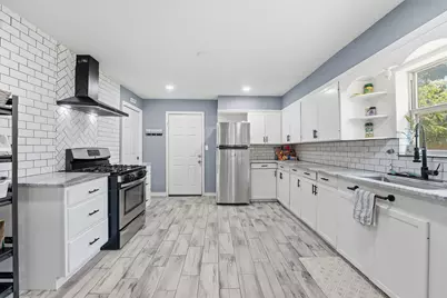 9330 E Avenue L, Houston, TX 77012 - Photo 11