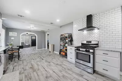 9330 E Avenue L, Houston, TX 77012 - Photo 13