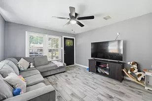 9330 E Avenue L, Houston, TX 77012 - Photo 7