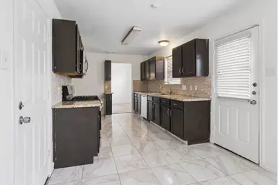 10418 Iris Lake Court, Houston, TX 77070 - Photo 9