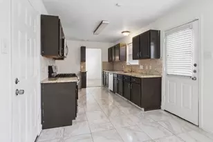 10418 Iris Lake Ct, Houston, TX 77070 - Photo 9
