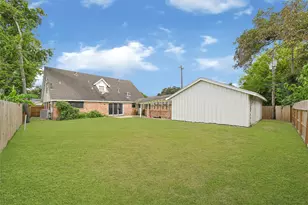 8615 Glenaire St, Houston, TX 77061 - Photo 23