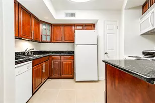 10811 Richmond Ave, Houston, TX 77042 - Photo 11