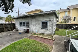 3210 Avenue Q, Galveston, TX 77550 - Photo 11