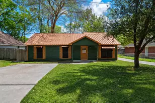 417 Shawnee Dr, Conroe, TX 77316 - Photo 1