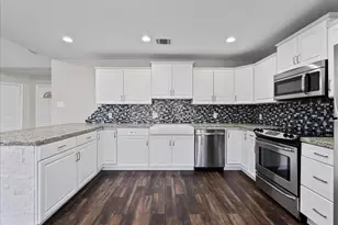 3411 Sam Houston Dr, Sugar Land, TX 77479 - Photo 3