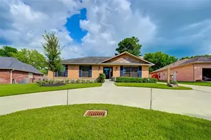 9820 W Shore Dr, Willis, TX 77318 - Photo 7