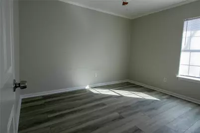 218 E Hunnicutt Street, Baytown, TX 77520 - Photo 5
