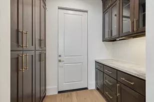 25 Wentworth Gate Path, Houston, TX 77027 - Photo 13