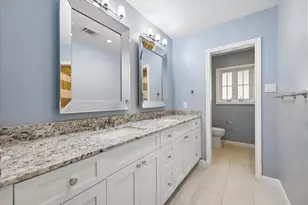 10018 Overbrook Ln, Houston, TX 77042 - Photo 9