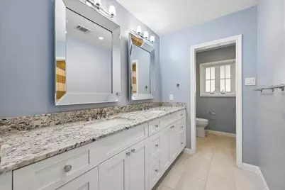 10018 Overbrook Lane, Houston, TX 77042 - Photo 9