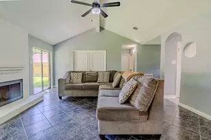 4218 E Terrace Creek Cir, Houston, TX 77014 - Photo 21