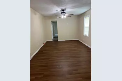 10 E Watson Street, Willis, TX 77378 - Photo 5