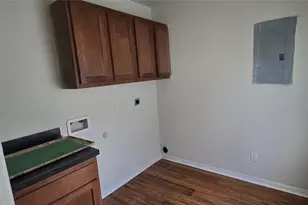 718 E Columbus Dr, Wharton, TX 77488 - Photo 7