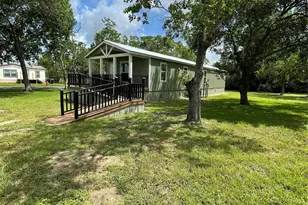 908 N Colorado St, Edna, TX 77957 - Photo 3