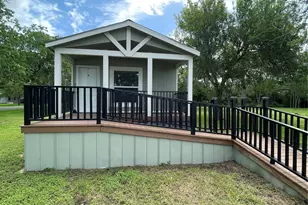 908 N Colorado St, Edna, TX 77957 - Photo 5