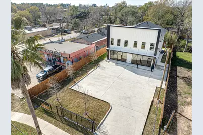 704 S 1st Street #B2, Conroe, TX 77301 - Photo 23