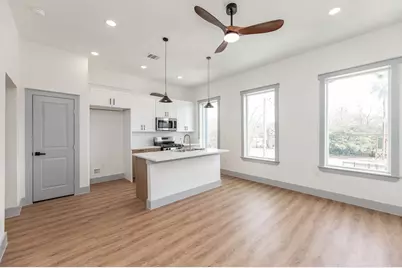 704 S 1st Street #B2, Conroe, TX 77301 - Photo 3