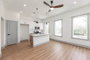 704 S 1st St, Conroe, TX 77301 - Photo 3