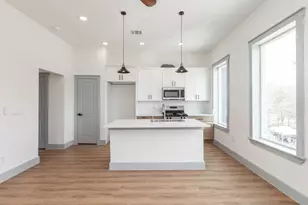 704 S 1st St, Conroe, TX 77301 - Photo 5