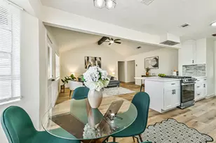 1913 Grace St, Alvin, TX 77511 - Photo 11