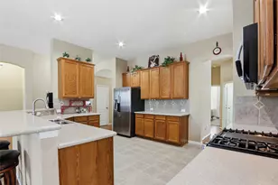 619 Castle Cove Ln, League City, TX 77573 - Photo 13