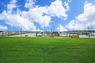 18039 Starboard Dr, Houston, TX 77058 - Photo 31