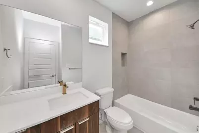 13104 Moncloa Drive, Houston, TX 77047 - Photo 19
