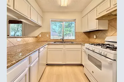 6 Maywind Court, The Woodlands, TX 77381 - Photo 15