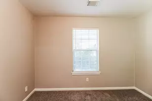 4935 N Cancun Dr, Houston, TX 77045 - Photo 13